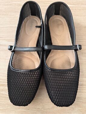 Old Navy Black Mesh Mary Jane Flats with Strap